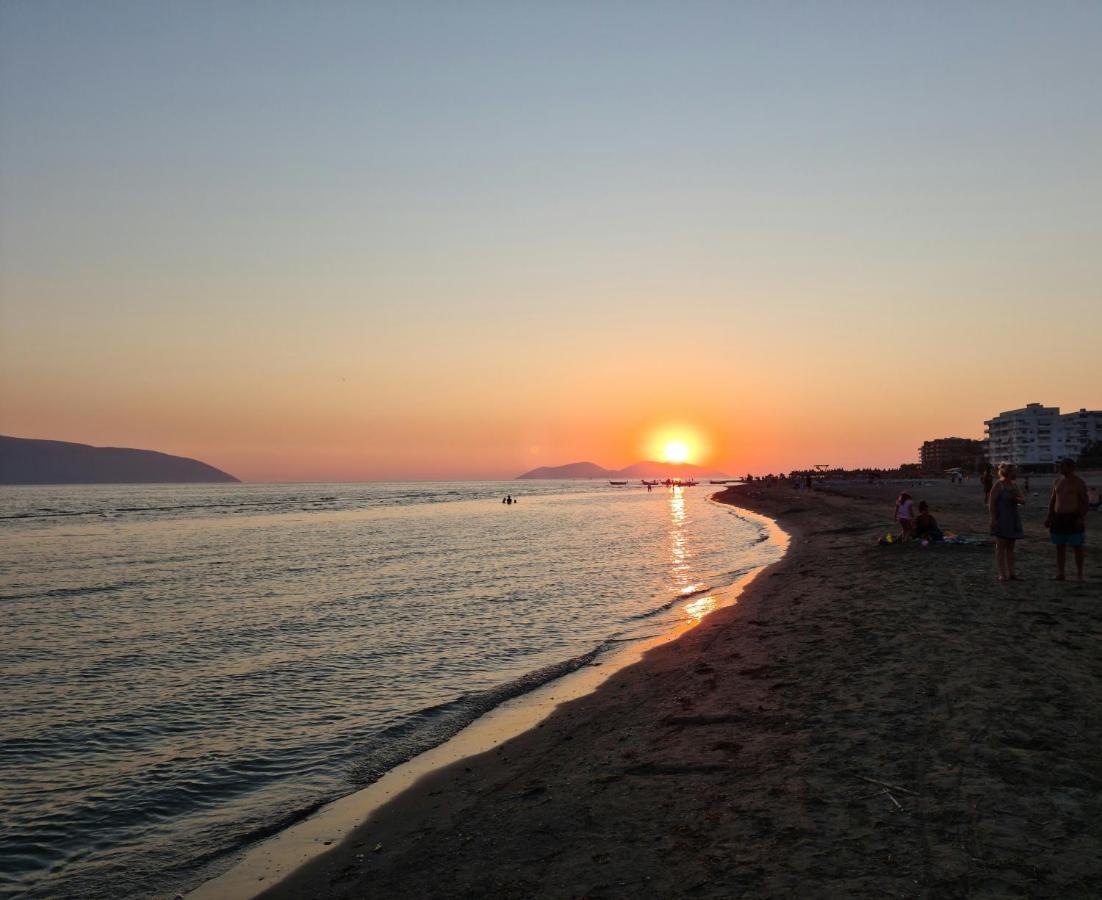 Modern And Cozy 150 Meters From The Beach, 750 Meters From Lungo Mare Apartment Vlore
