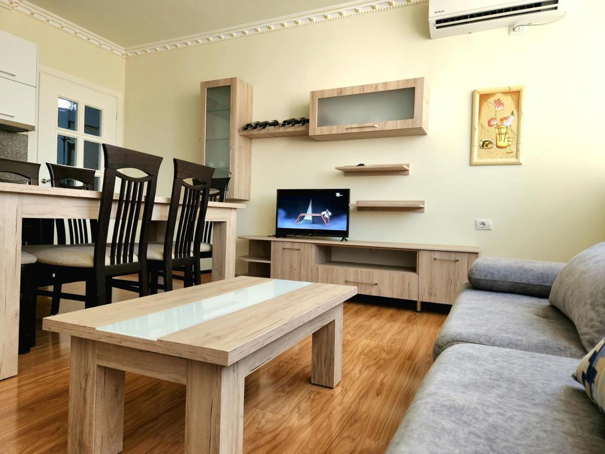 Modern And Cozy 150 Meters From The Beach, 750 Meters From Lungo Mare * Vlore