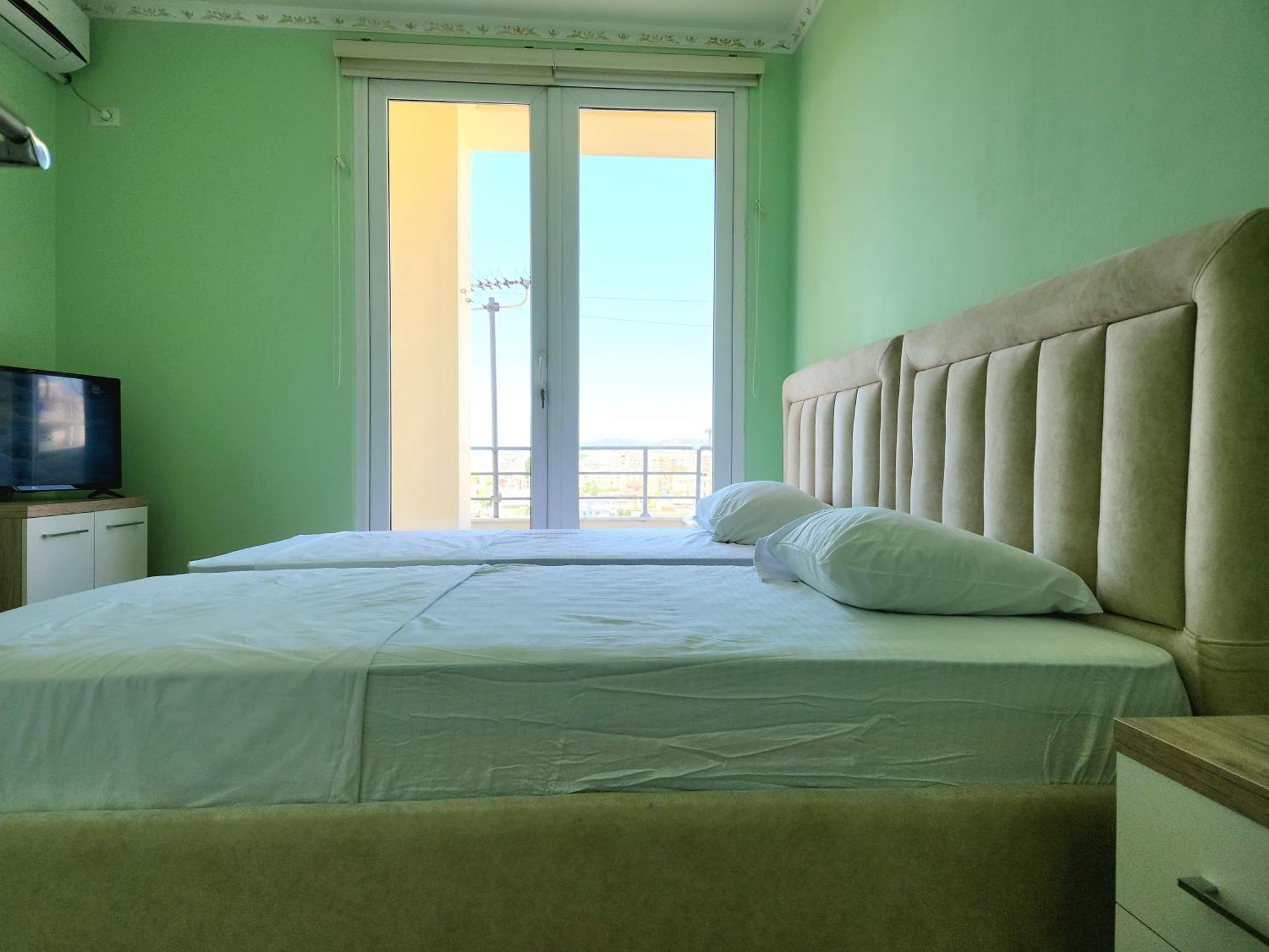 Modern And Cozy 150 Meters From The Beach, 750 Meters From Lungo Mare Vlore