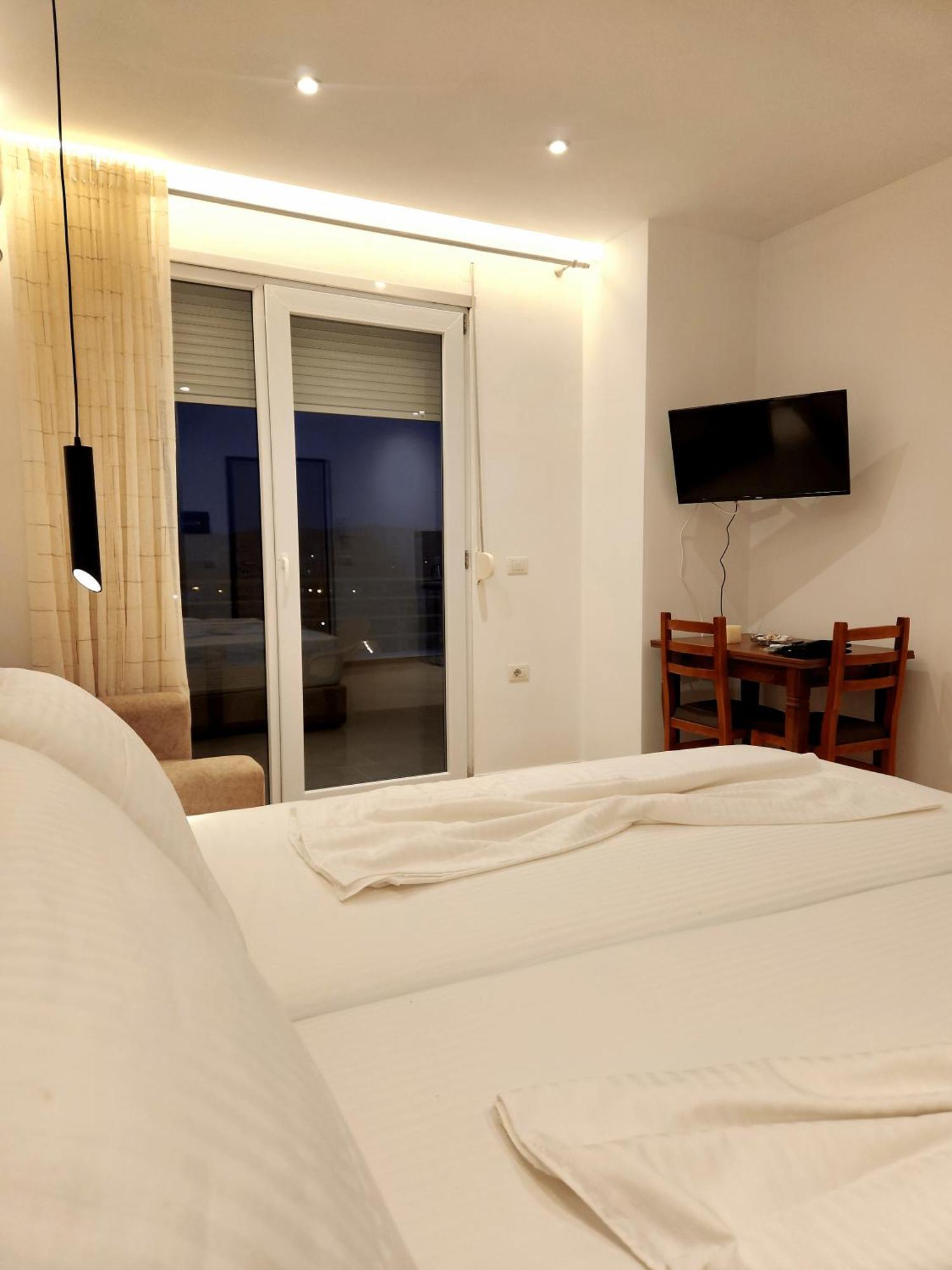 Modern And Cozy 150 Meters From The Beach, 750 Meters From Lungo Mare * Vlore