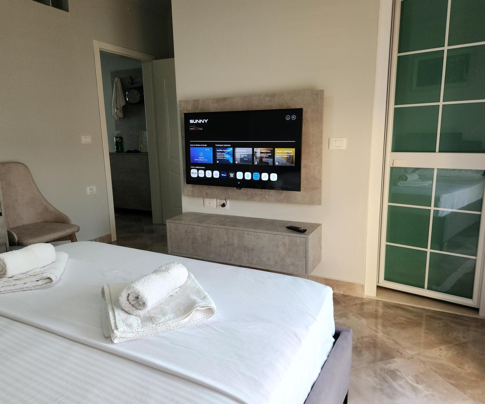 Apartment Modern And Cozy 150 Meters From The Beach, 750 Meters From Lungo Mare *