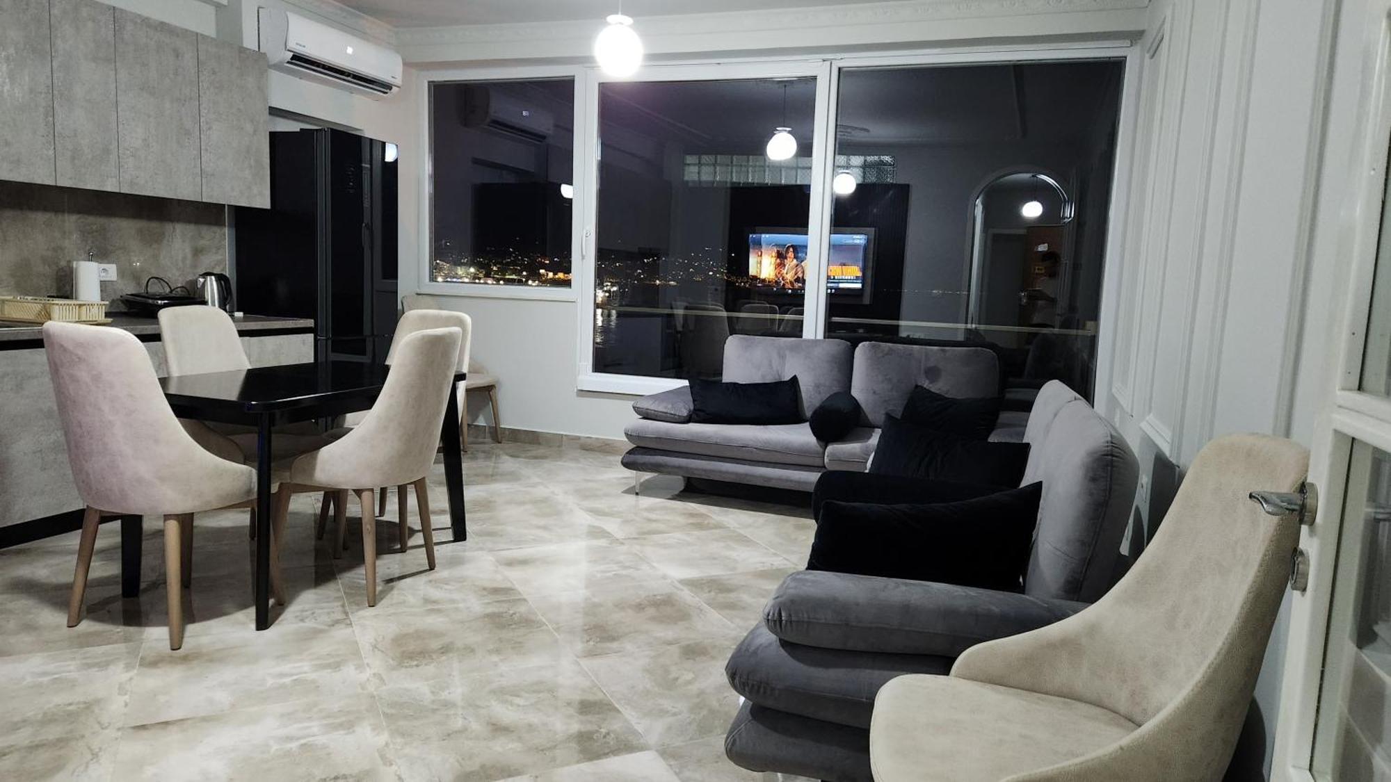 Apartment Modern And Cozy 150 Meters From The Beach, 750 Meters From Lungo Mare Vlore